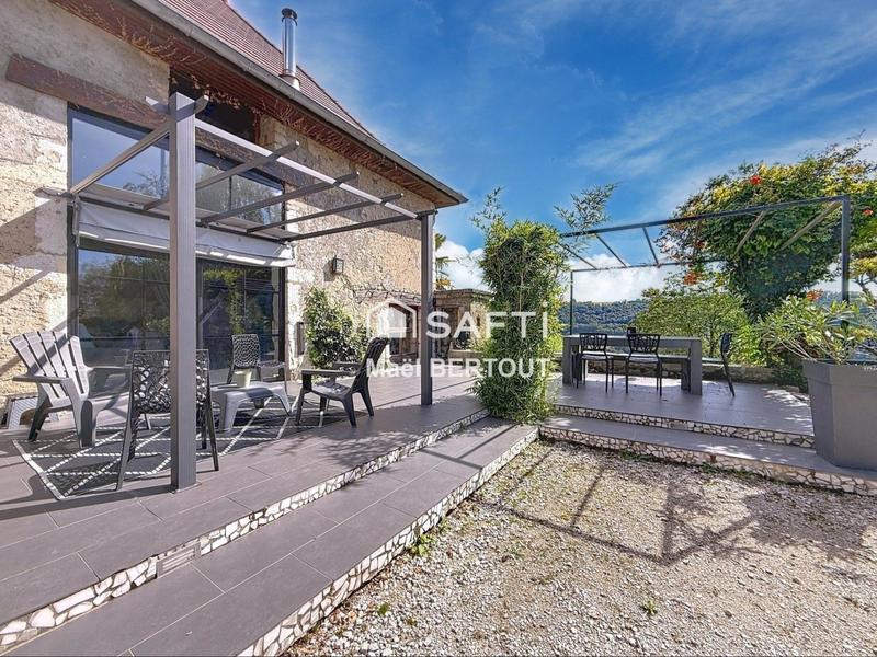 Maison - 230 m² - 10 pièces