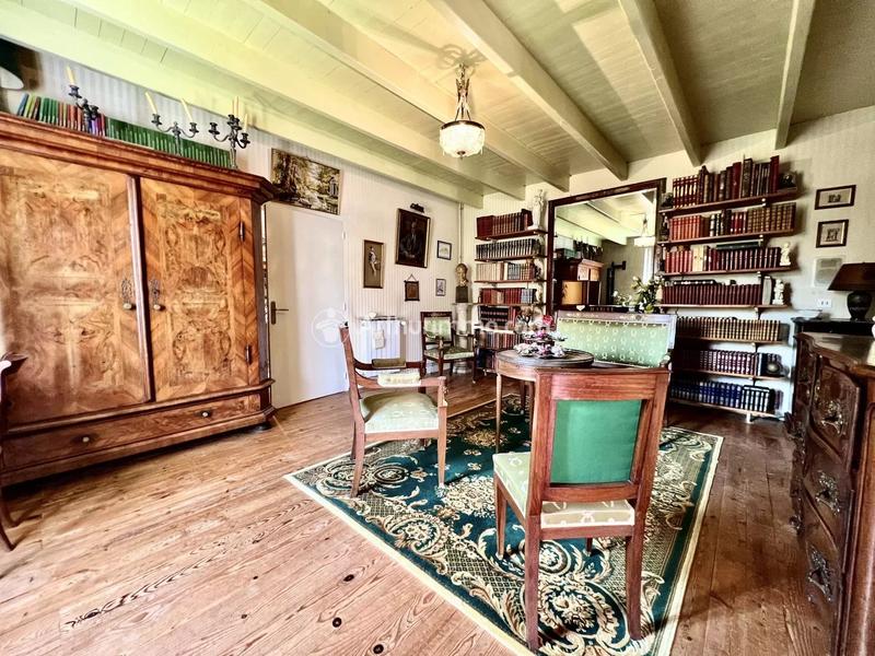 Maison - 220 m² - 8 pièces