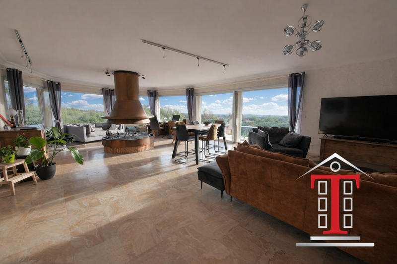 Maison traditionnelle - 230 m² - 9 pièces