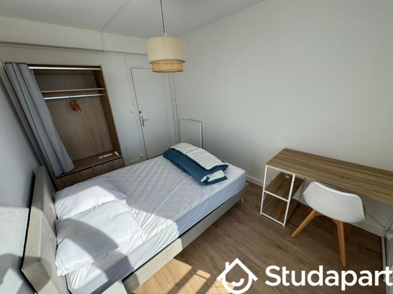 Chambre - 11 m² - 1 pièce