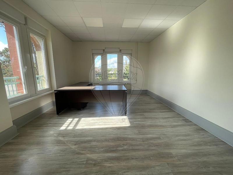 Bureau - 240 m² - 7 pièces