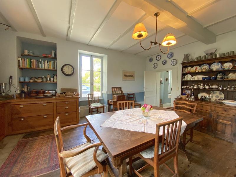 Maison - 288 m² - 9 pièces