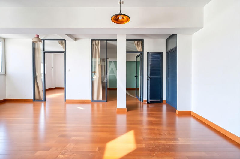 Loft - 81 m² - 5 pièces