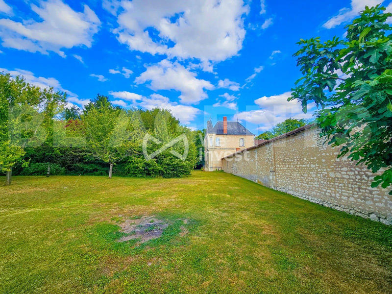 Maison - 370 m² - 14 pièces