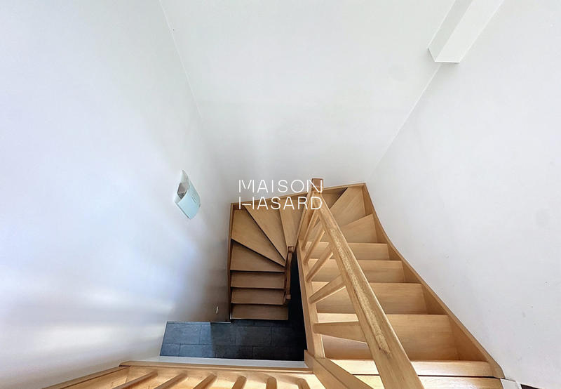 Maison - 199 m² - 9 pièces