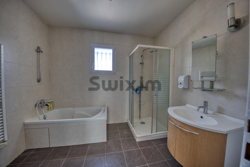 Villa - 100 m² - 5 pièces