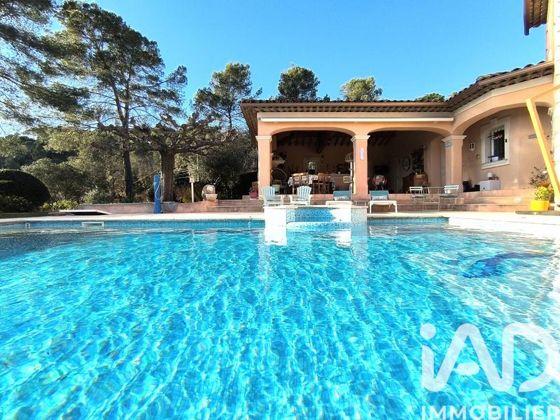 Maison - 200 m² - 6 pièces