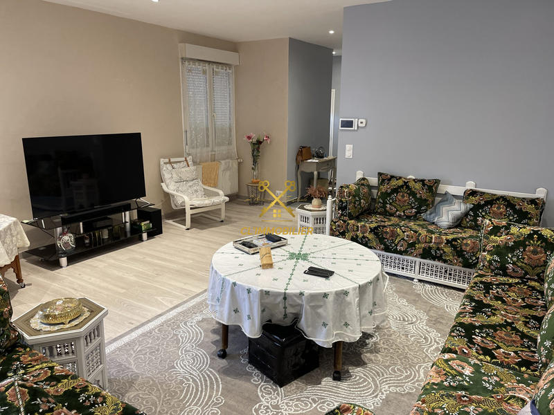 Maison - 220 m² - 7 pièces