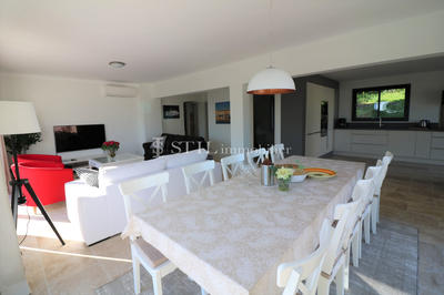 Villa - 270 m² - 6 pièces