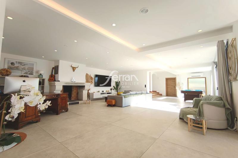 Maison - 262 m² - 6 pièces