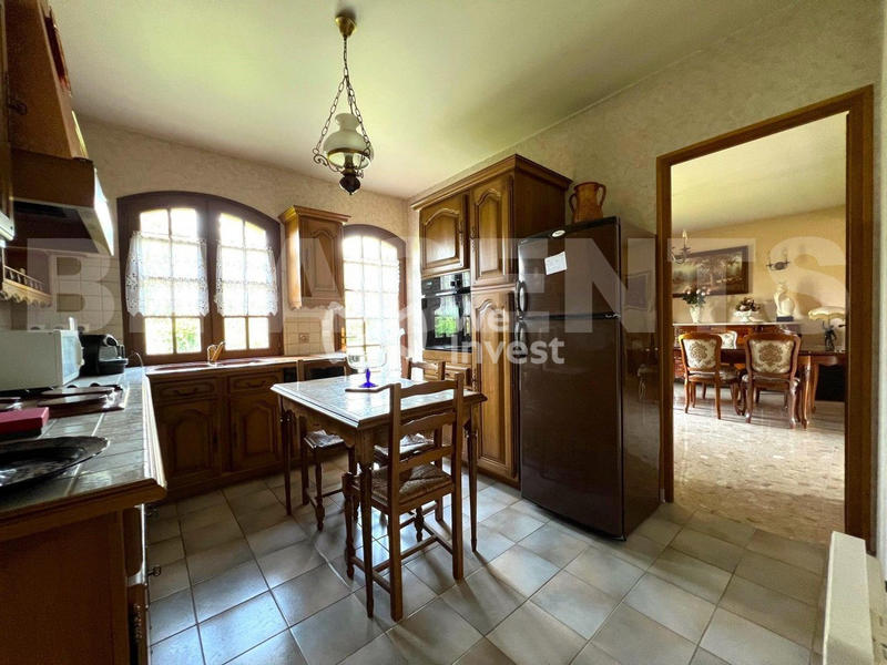 Maison - 205 m² - 9 pièces