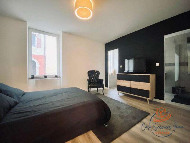 Maison - 300 m² - 8 pièces