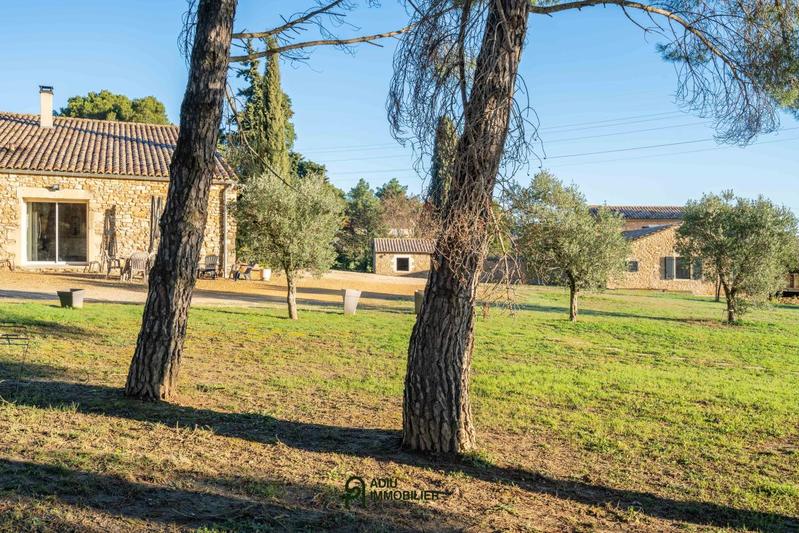 Propriété - 300 m² - 9 pièces