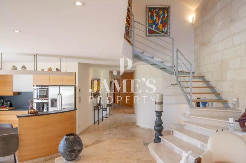 Maison - 275 m² - 6 pièces