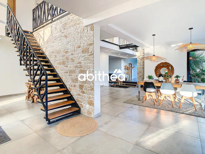 Maison - 281 m² - 11 pièces