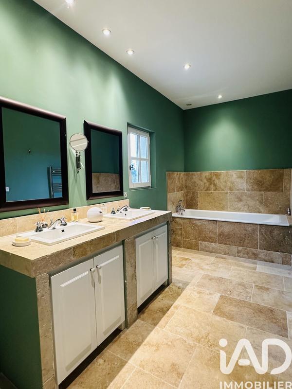 Maison - 332 m² - 8 pièces