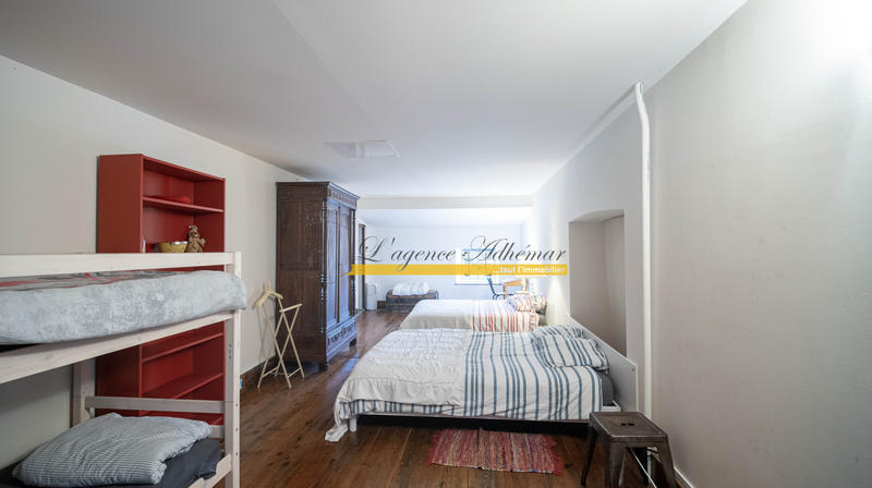 Maison de village - 473 m² - 12 pièces