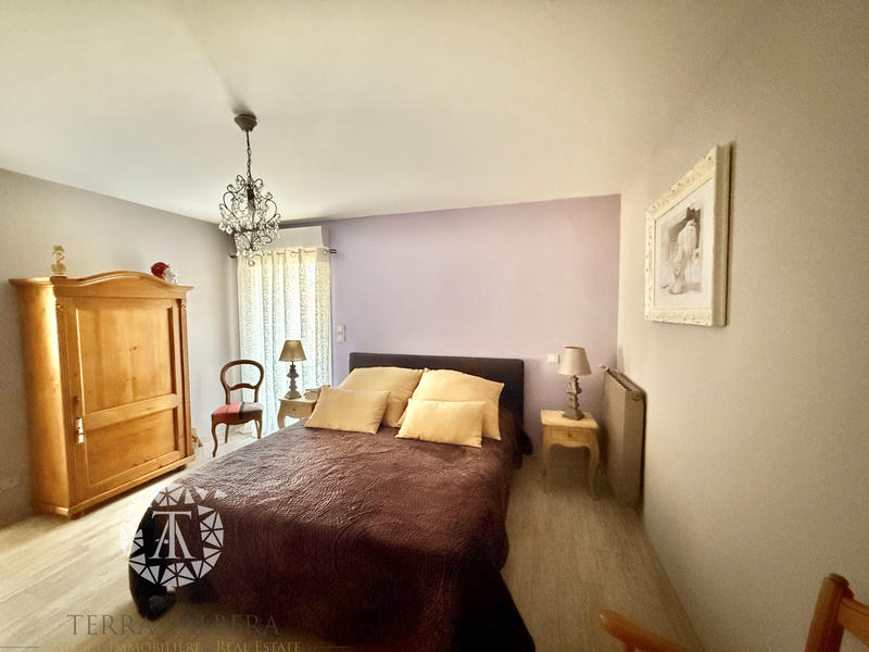 Villa - 254 m² - 10 pièces