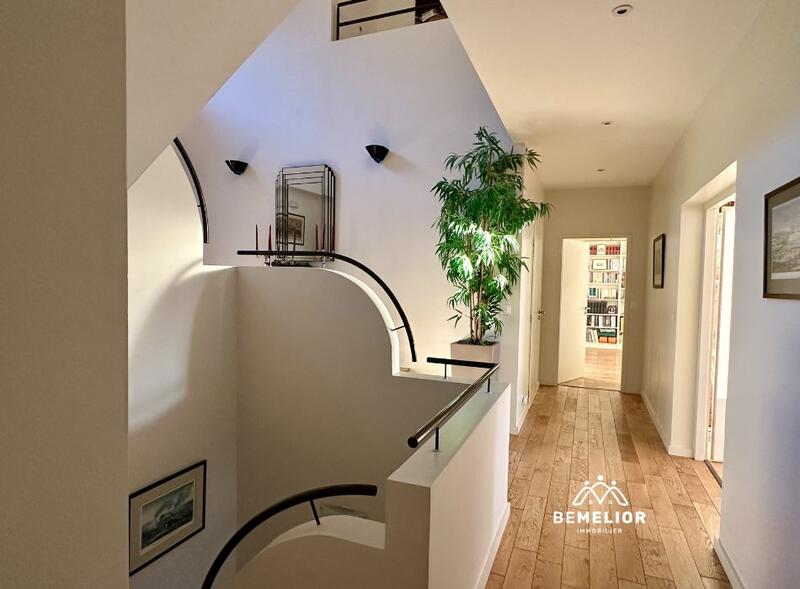 Villa - 465 m² - 10 pièces