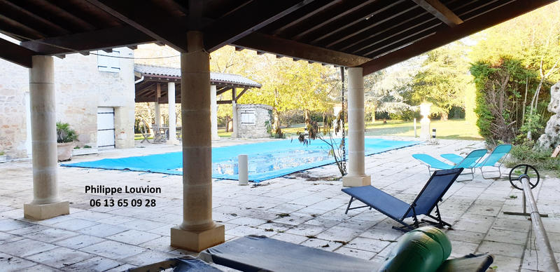 Demeure - 337 m² - 11 pièces