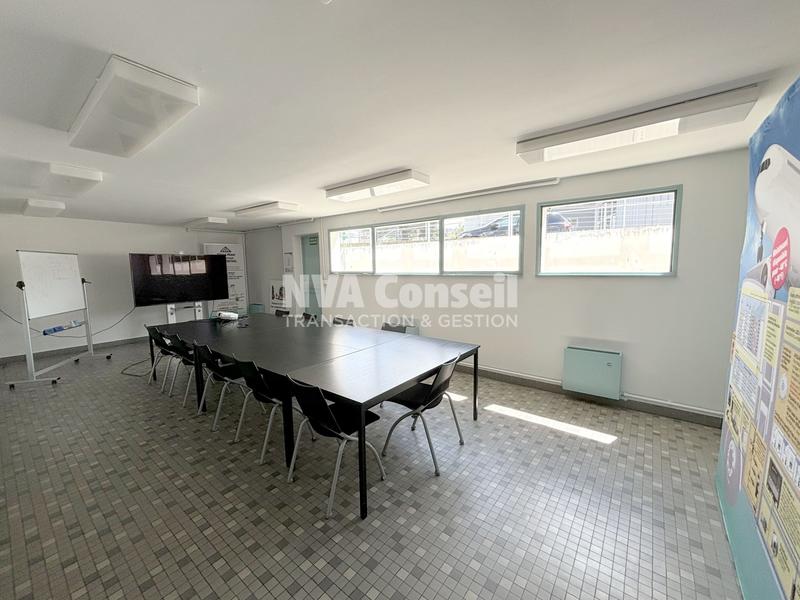 Local commercial - 1 240 m²