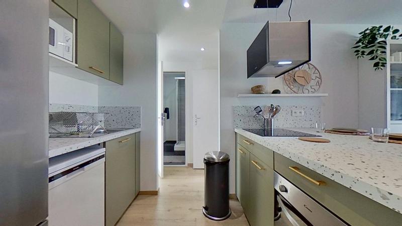 Chambre - 90 m² - 6 pièces