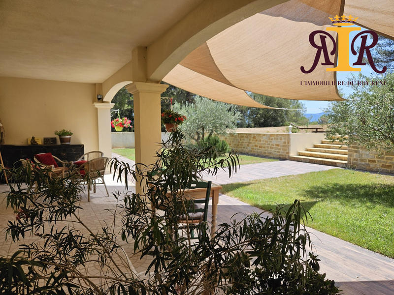 Maison - 334 m² - 10 pièces