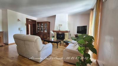 Maison - 217 m² - 8 pièces