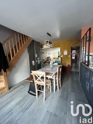 Maison - 99 m² - 6 pièces