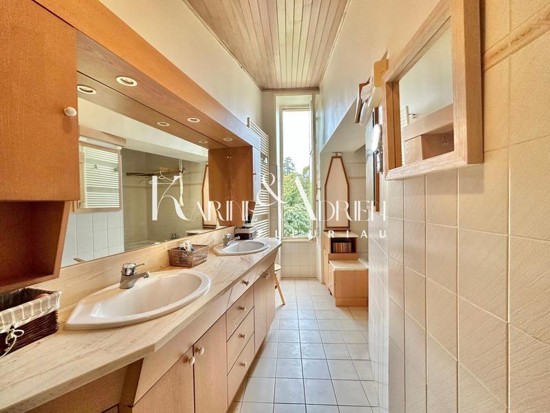 Maison - 386 m² - 10 pièces