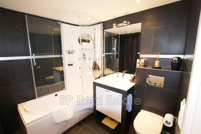 Maison - 270 m² - 6 pièces