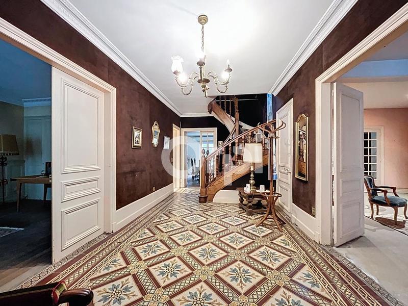 Maison - 327 m² - 6 pièces