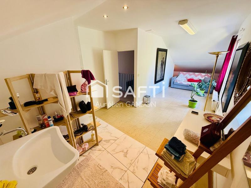 Maison - 202 m² - 7 pièces