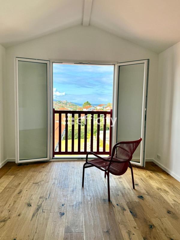 Pavillon - 265 m² - 7 pièces