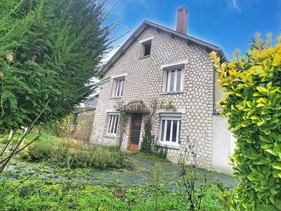 Maison - 241 m² - 6 pièces