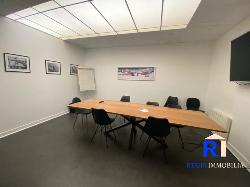 Bureau - 229 m² - 7 pièces