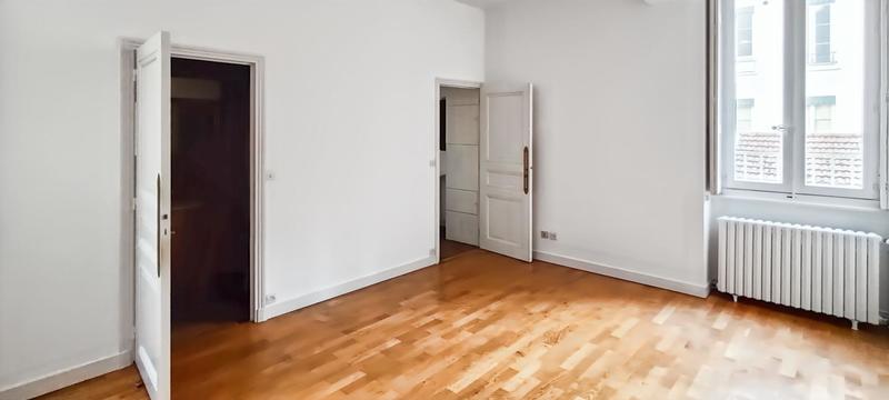 Appartement - 184 m² - 6 pièces