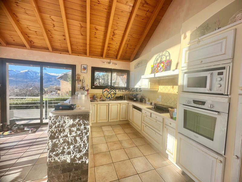 Châlet - 225 m² - 9 pièces