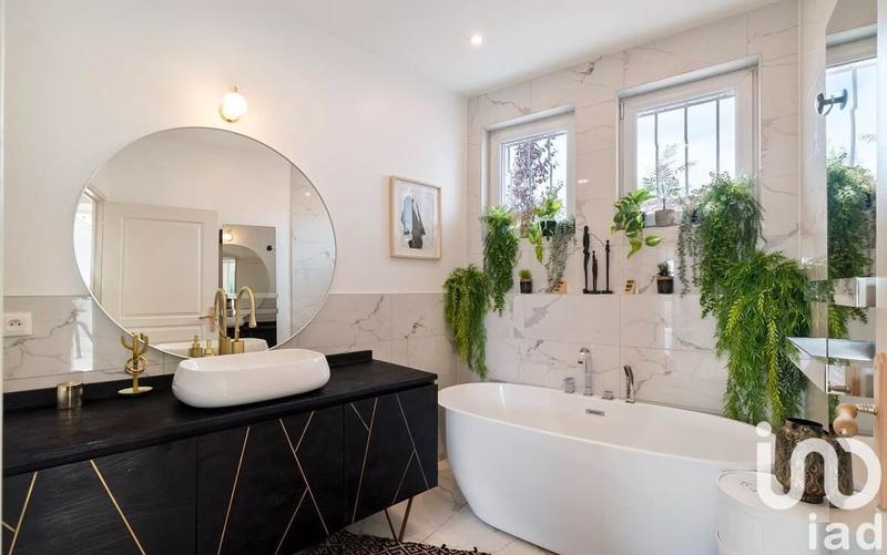 Maison - 263 m² - 8 pièces