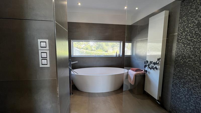 Maison - 215 m² - 5 pièces