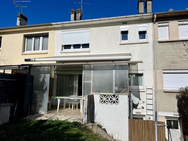 Maison - 90 m² - 5 pièces