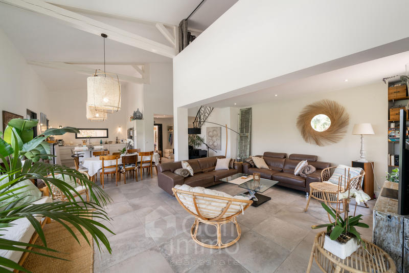 Villa - 220 m² - 5 pièces