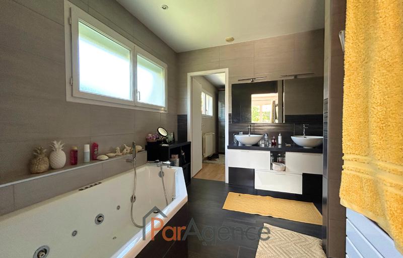 Maison - 184 m² - 6 pièces