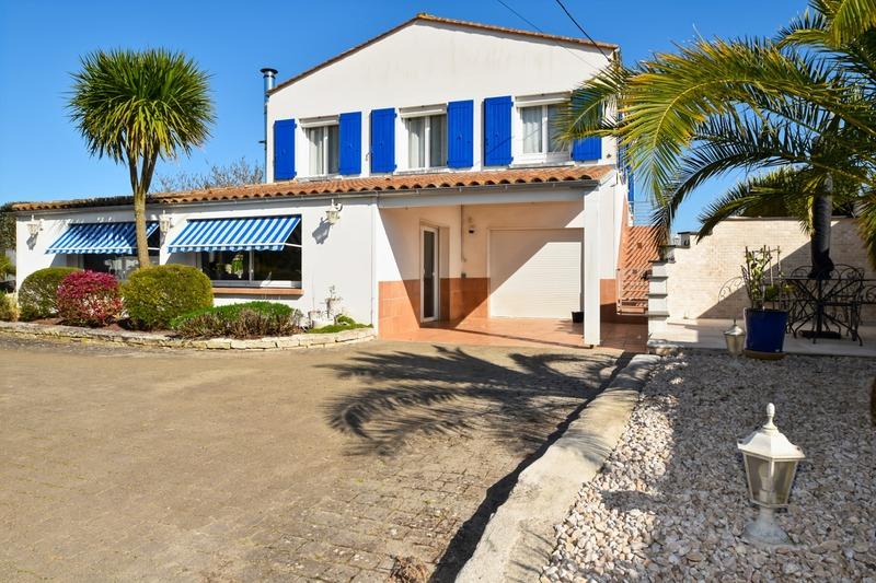 Villa - 227 m² - 10 pièces