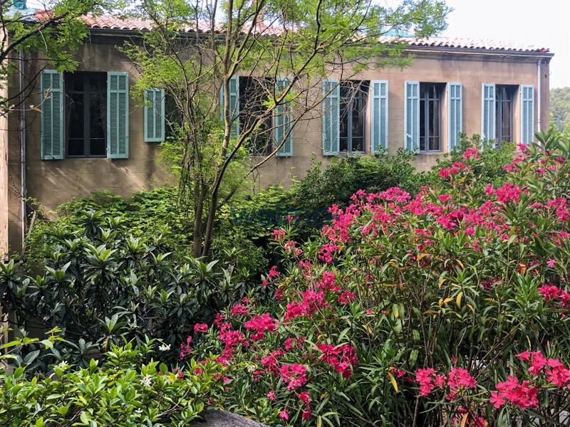 Demeure - 400 m² - 12 pièces