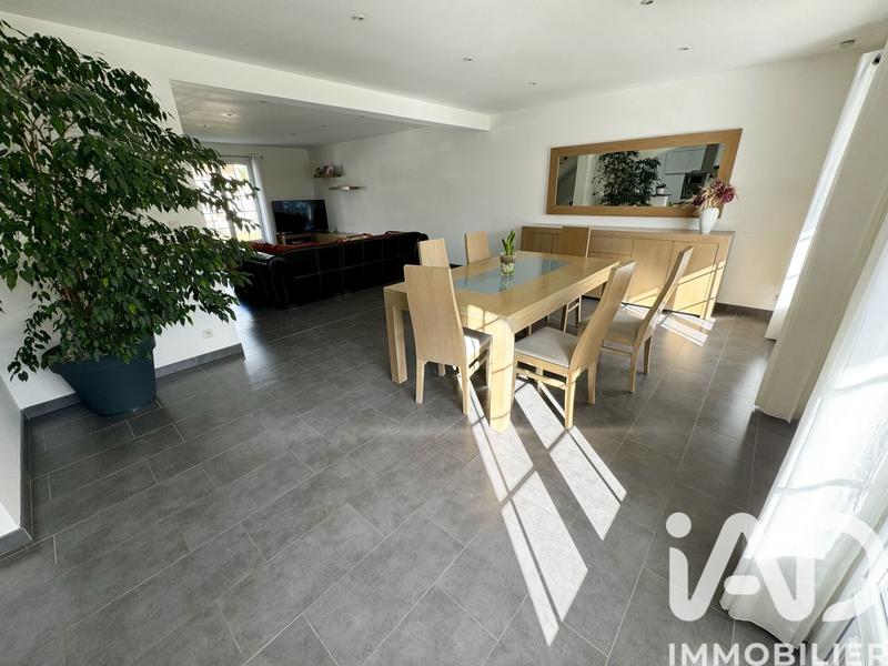 Maison - 180 m² - 7 pièces