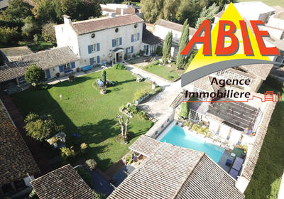 Maison - 349 m² - 10 pièces