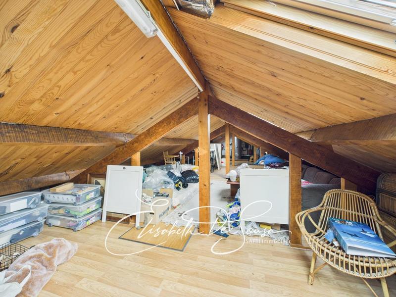 Maison - 267 m² - 7 pièces