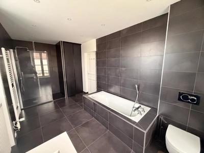 Maison - 500 m² - 10 pièces