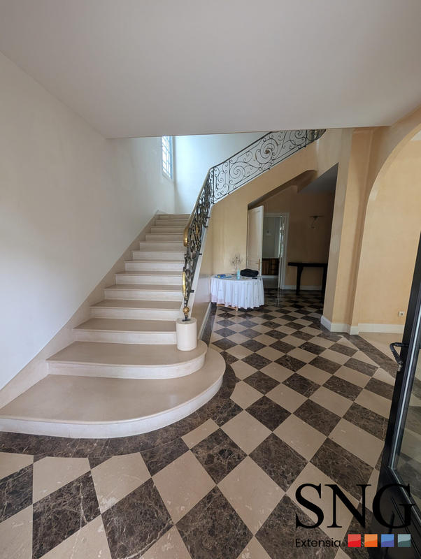 Maison - 275 m² - 6 pièces